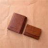[PACK] Billetera de caballero Trifold BC110A  y Sencillero de bolsillo Grand SE101G Africa Habano