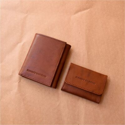 [PACK] Billetera de caballero Trifold BC110A  y Sencillero de bolsillo Grand SE101G Africa Habano